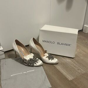 White manolo blahnik swan shoes! Used but in wonderful condition, sold out item